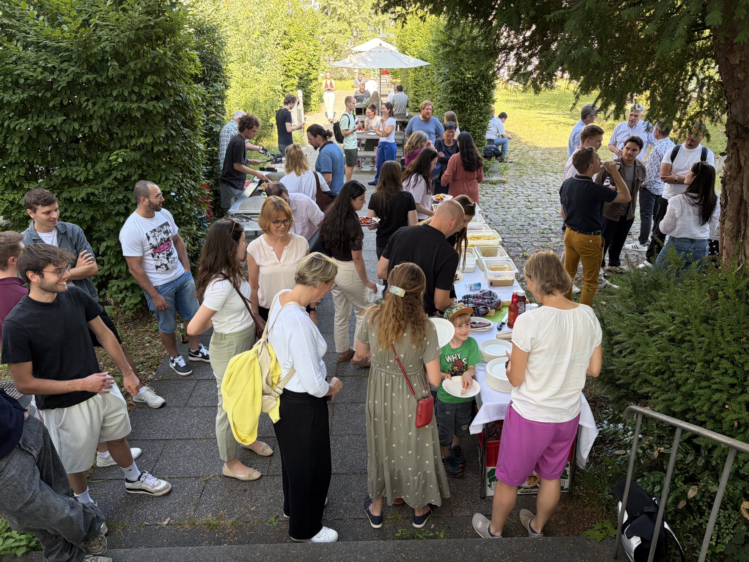 Abschluss des 5-Euro-Business-Wettbewerbs und Sommergrillen in Regensburg